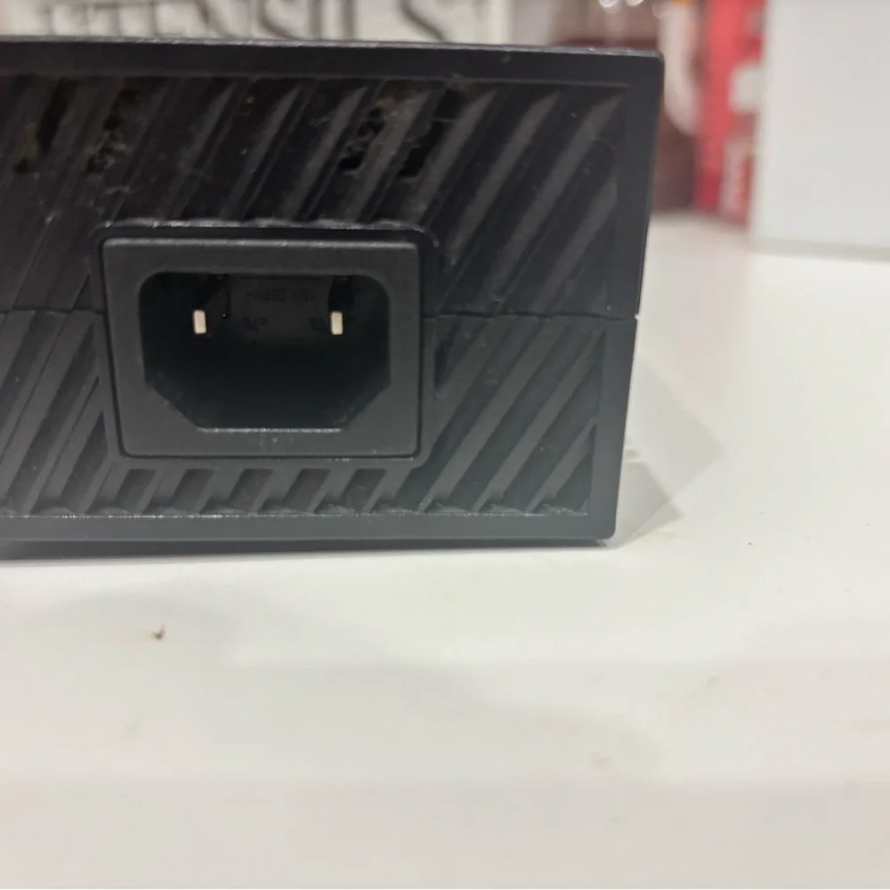 Xbox Console in Black - Picture 5 of 8